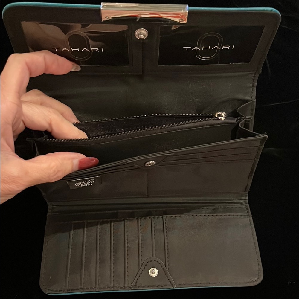 Tahari Vegan Leather Wallet with Identity Protection Lining & Lots of Space! NWT - Picture 8 of 9